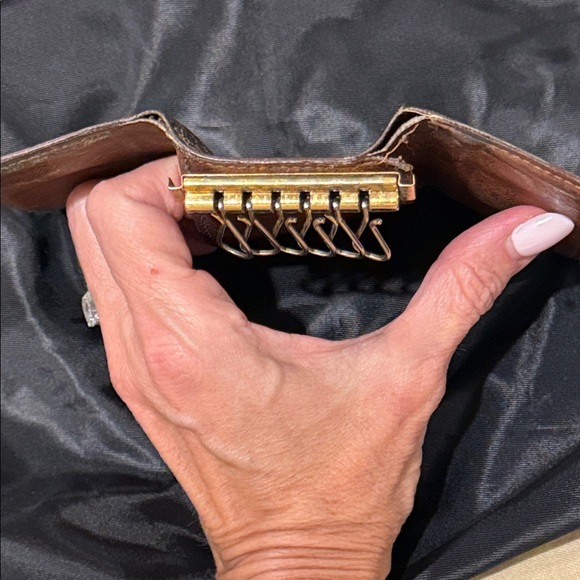 Louis Vuitton Authentic Brown and Gold Monogram 6 Key Case -As Is - Picture 7 of 9